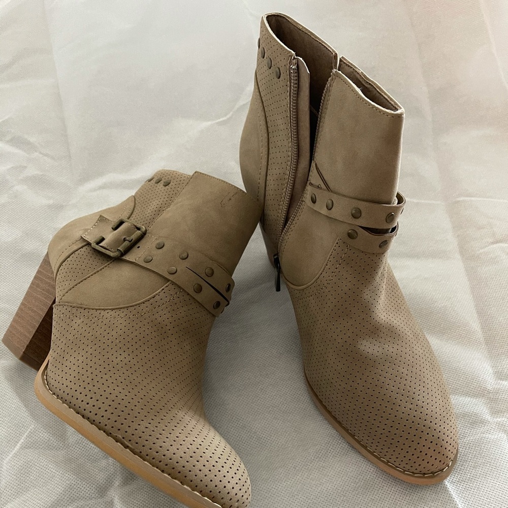 Shoe boots